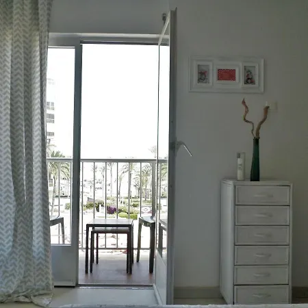 Bright Beach Apartment