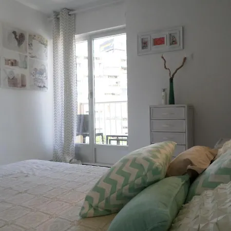 Bright Beach Apartment *